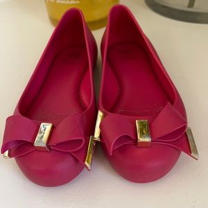 Fusia/ pink Mini Melissa slip onset with bows.